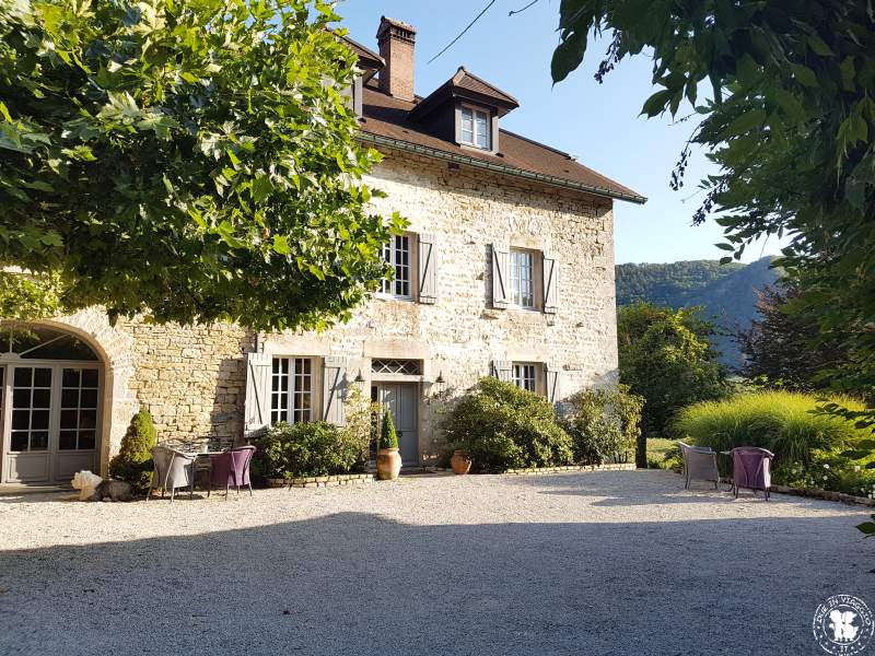 Due in Viaggio Nans Sous Sainte