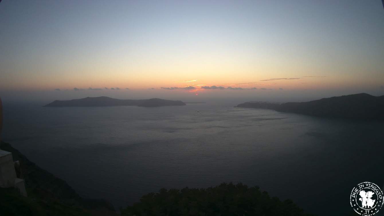 tramonto sulla caldera santorini