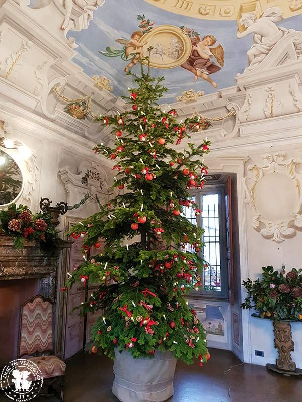 Villa della Porta Bozzolo Casalzuigno albero di Natale