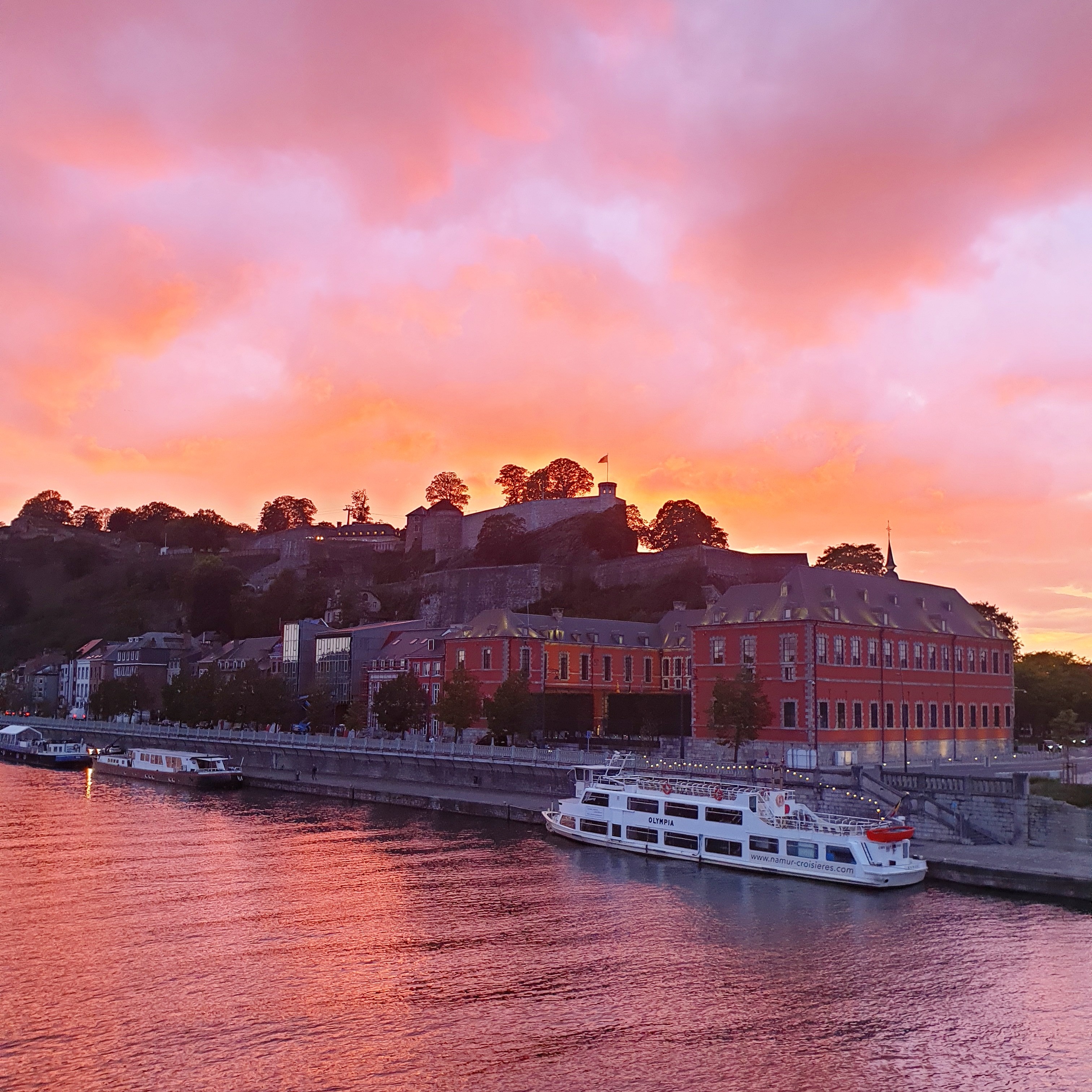 Namur by night